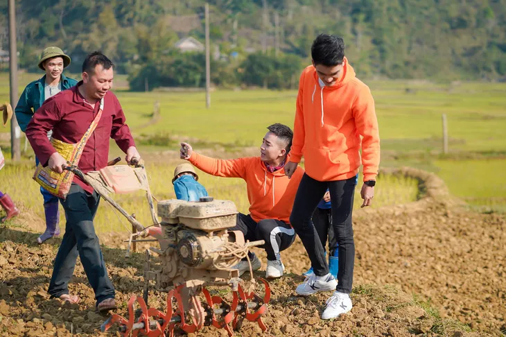 Ẩm thực kỳ thú: Duy Nam lần đầu bắt lợn, Mạc Văn Khoa lên núi hái măng - Ảnh 4. Ẩm thực kỳ thú: Duy Nam lần đầu bắt lợn, Mạc Văn Khoa lên núi hái măng - Ảnh 4.