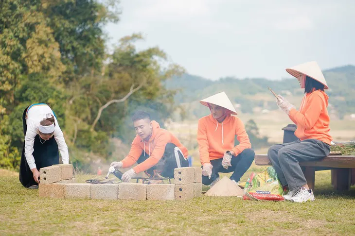 Ẩm thực kỳ thú: Duy Nam lần đầu bắt lợn, Mạc Văn Khoa lên núi hái măng - Ảnh 3. Ẩm thực kỳ thú: Duy Nam lần đầu bắt lợn, Mạc Văn Khoa lên núi hái măng - Ảnh 3.