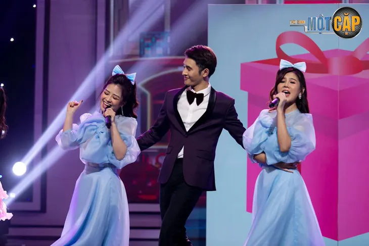 Loạt đồ đôi tuyệt đẹp của Thu Hoài - Dương Hoàng Yến trong Trời sinh một cặp - Ảnh 10. Loạt đồ đôi tuyệt đẹp của Thu Hoài - Dương Hoàng Yến trong Trời sinh một cặp - Ảnh 10.