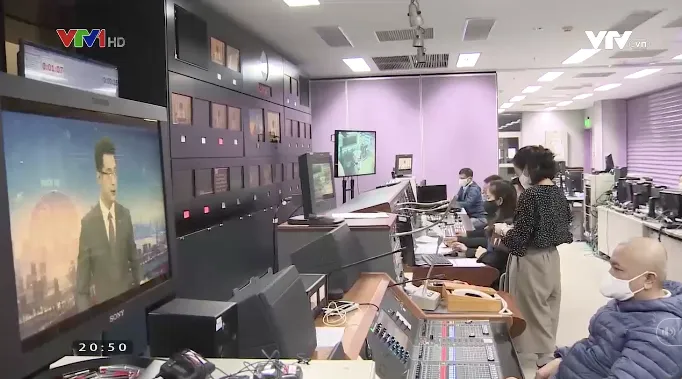 VTV thay đổi phương thức tác nghiệp trong mùa dịch COVID-19 - Ảnh 2. VTV thay đổi phương thức tác nghiệp trong mùa dịch COVID-19 - Ảnh 2.