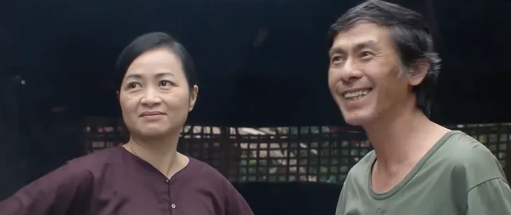 Những ngày không quên - Tập 1: Bố Sơn bị cô Xuyến ép giải cứu thực phẩm; Khoa - Uyên sắp làm đám cưới - Ảnh 3. Những ngày không quên - Tập 1: Bố Sơn bị cô Xuyến ép giải cứu thực phẩm; Khoa - Uyên sắp làm đám cưới - Ảnh 3.