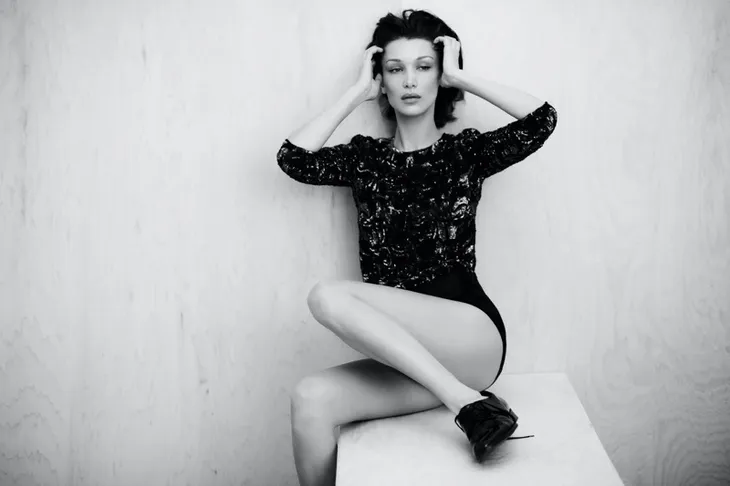 Bella Hadid - Nữ tính và bất cần - Ảnh 3. Bella Hadid - Nữ tính và bất cần - Ảnh 3.