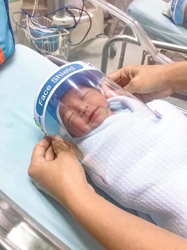 Những em bé sơ sinh được đeo mặt nạ chống COVID-19 tại Thái Lan - Ảnh 3. Những em bé sơ sinh được đeo mặt nạ chống COVID-19 tại Thái Lan - Ảnh 3.