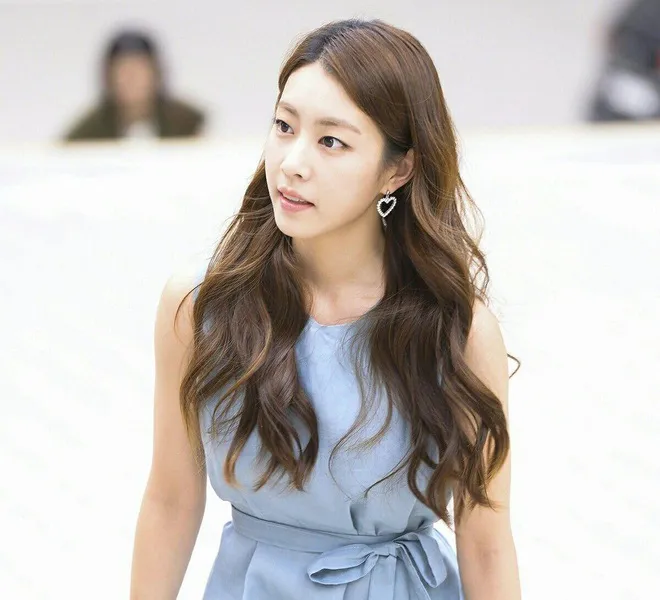 Vợ mới cưới của tài tử So Ji Sub sở hữu vẻ ngoài xinh đẹp và kiều diễm - Ảnh 7. Vợ mới cưới của tài tử So Ji Sub sở hữu vẻ ngoài xinh đẹp và kiều diễm - Ảnh 7.
