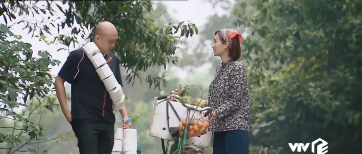 Những ngày không quên - Tập 3: Thư bị cả khu phố tránh như tránh tà chỉ vì tin thất thiệt của cô Xuyến - Ảnh 1. Những ngày không quên - Tập 3: Thư bị cả khu phố tránh như tránh tà chỉ vì tin thất thiệt của cô Xuyến - Ảnh 1.
