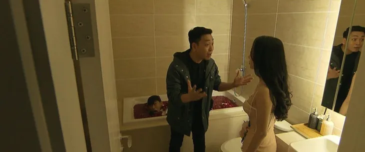 Nhà trọ Balanha - Tập 9: Bị đánh ghen, đây là cách trốn trong nhà bạn gái có 1 không 2 của Bách - Ảnh 8. Nhà trọ Balanha - Tập 9: Bị đánh ghen, đây là cách trốn trong nhà bạn gái có 1 không 2 của Bách - Ảnh 8.