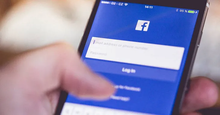 Cần làm gì để lướt Facebook an toàn trong mùa dịch COVID-19? - Ảnh 1. Cần làm gì để lướt Facebook an toàn trong mùa dịch COVID-19? - Ảnh 1.