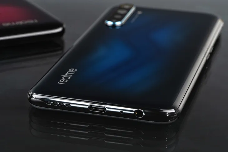 Cận cảnh Realme 6 Pro: Chip Snapdragon 720G, camera trước đục lỗ kép, sạc nhanh VOOC 4.0 - Ảnh 3. Cận cảnh Realme 6 Pro: Chip Snapdragon 720G, camera trước đục lỗ kép, sạc nhanh VOOC 4.0 - Ảnh 3.