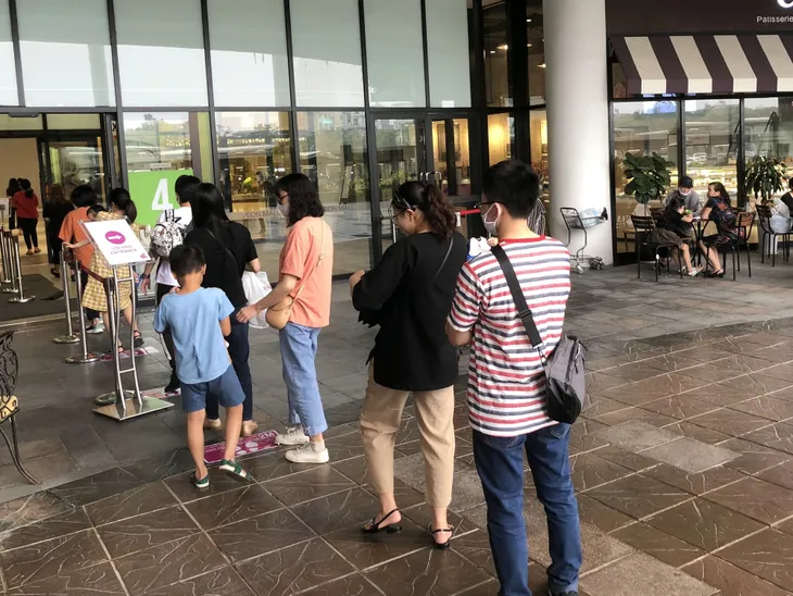 Hà Nội: Các trung tâm thương mại không quá đông trong dịp nghỉ lễ - Ảnh 5. Hà Nội: Các trung tâm thương mại không quá đông trong dịp nghỉ lễ - Ảnh 5.