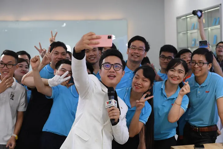Trên tay Bphone B86 mới ra mắt: Thiết kế viền đều mượt mà không tì vết - Ảnh 6.