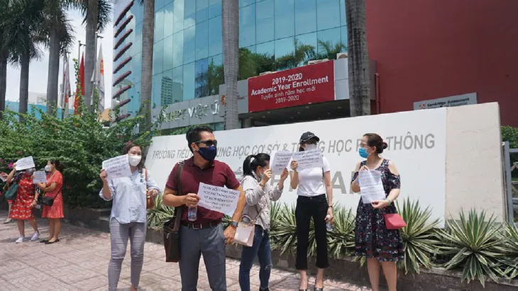 Phản đối học phí đợt nghỉ dịch, phụ huynh đề nghị các trường quốc tế đối thoại - Ảnh 1. Phản đối học phí đợt nghỉ dịch, phụ huynh đề nghị các trường quốc tế đối thoại - Ảnh 1.