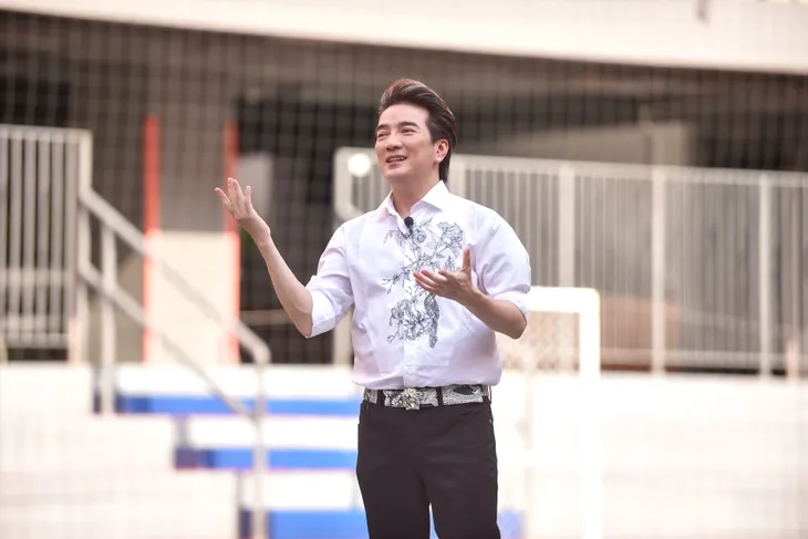 Con trai Đàm Vĩnh Hưng xin lỗi bố trên sóng truyền hình - Ảnh 3. Con trai Đàm Vĩnh Hưng xin lỗi bố trên sóng truyền hình - Ảnh 3.