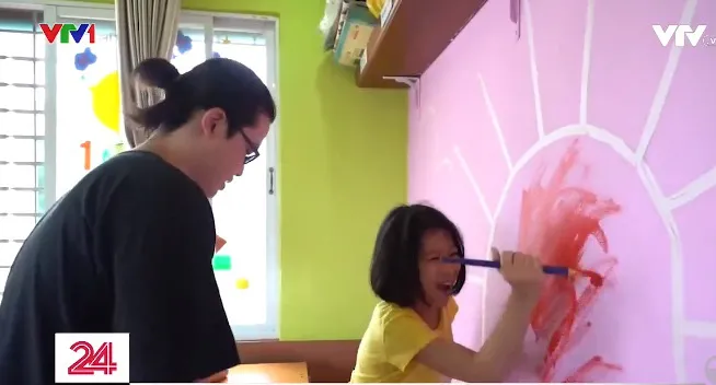 Những nụ cười ở lớp học vẽ đặc biệt dành cho trẻ tự kỷ - Ảnh 1. Những nụ cười ở lớp học vẽ đặc biệt dành cho trẻ tự kỷ - Ảnh 1.