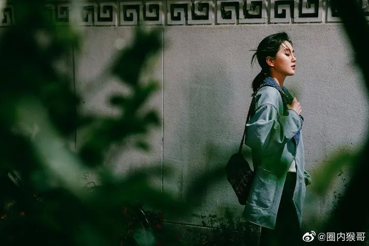 Châu Tấn và Lưu Thi Thi cùng mặc đồ Chanel - Ai nét hơn? - Ảnh 8. Châu Tấn và Lưu Thi Thi cùng mặc đồ Chanel - Ai nét hơn? - Ảnh 8.