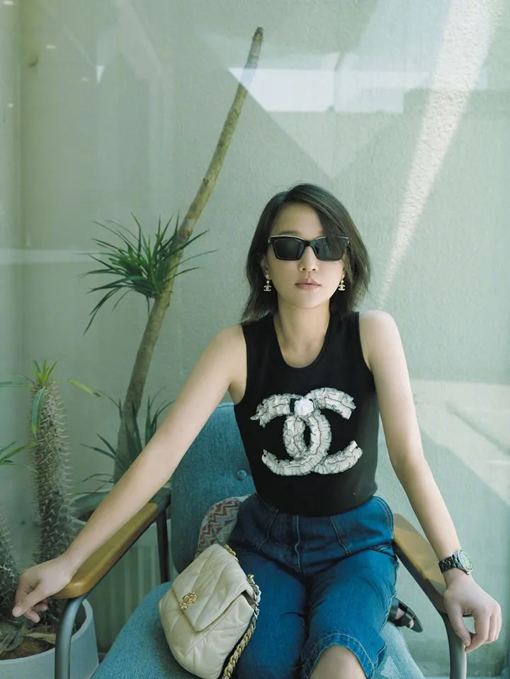 Châu Tấn và Lưu Thi Thi cùng mặc đồ Chanel - Ai nét hơn? - Ảnh 4. Châu Tấn và Lưu Thi Thi cùng mặc đồ Chanel - Ai nét hơn? - Ảnh 4.