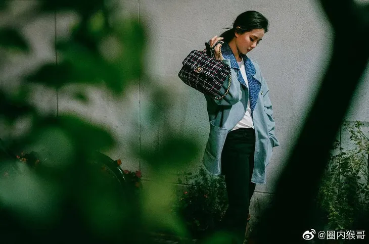 Châu Tấn và Lưu Thi Thi cùng mặc đồ Chanel - Ai nét hơn? - Ảnh 6. Châu Tấn và Lưu Thi Thi cùng mặc đồ Chanel - Ai nét hơn? - Ảnh 6.