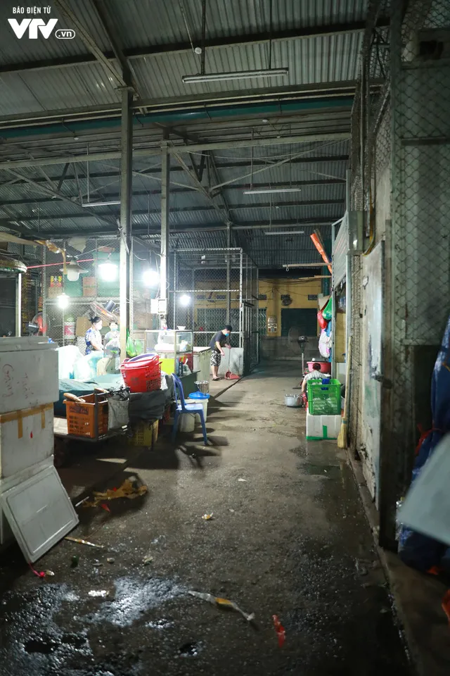Chợ Long Biên: 62 kiot ma ký khống, qua tay nhiều người, có liên quan tới cán bộ tại địa bàn - Ảnh 3. Chợ Long Biên: 62 kiot ma ký khống, qua tay nhiều người, có liên quan tới cán bộ tại địa bàn - Ảnh 3.