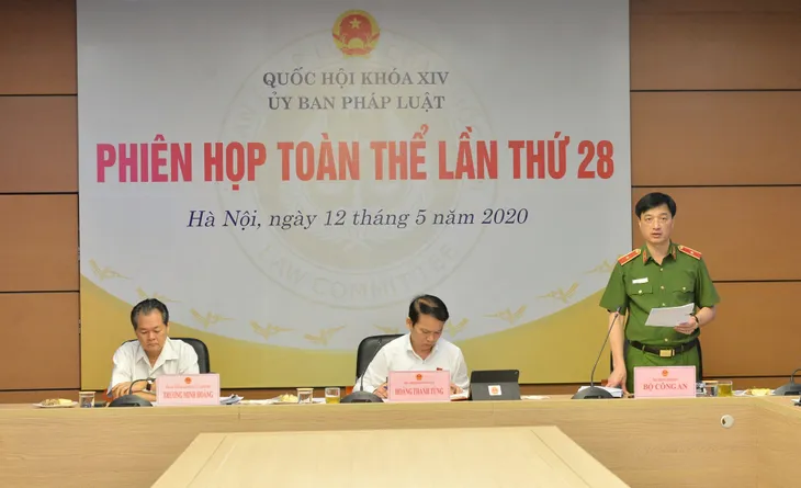 Không có hộ khẩu, người dân vẫn “chảy” về thành phố lớn - Ảnh 1. Không có hộ khẩu, người dân vẫn “chảy” về thành phố lớn - Ảnh 1.