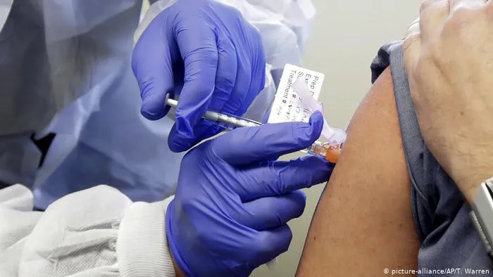 Điều chế vaccine: Canh bạc “được ăn cả, ngã về không”? - Ảnh 2. Điều chế vaccine: Canh bạc “được ăn cả, ngã về không”? - Ảnh 2.