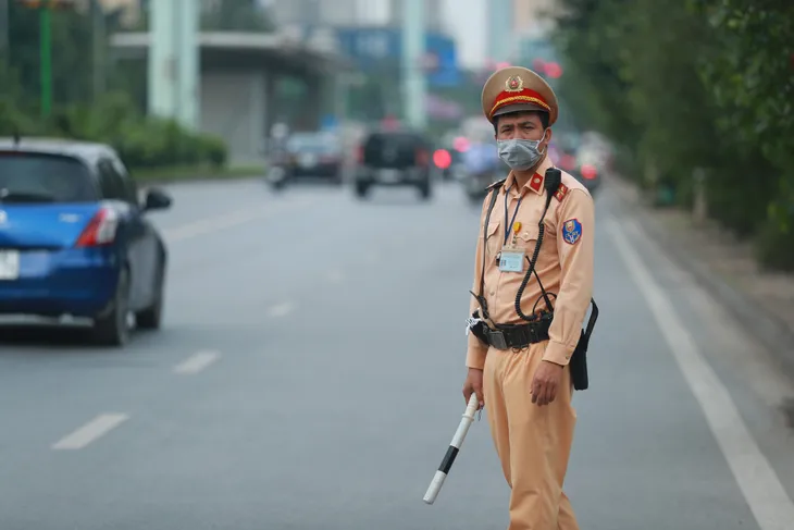 Hôm nay (15/5), CSGT Hà Nội bắt đầu tổng kiểm soát, được phép dừng tất cả các xe - Ảnh 2. Hôm nay (15/5), CSGT Hà Nội bắt đầu tổng kiểm soát, được phép dừng tất cả các xe - Ảnh 2.