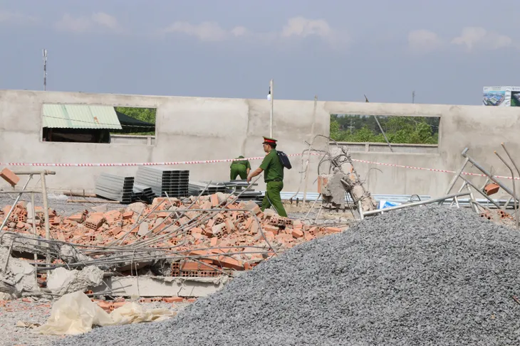Vụ tai nạn nghiêm trọng ở Đồng Nai: Khi bức tường bất ngờ đổ sập và những ám ảnh còn mãi - Ảnh 1.