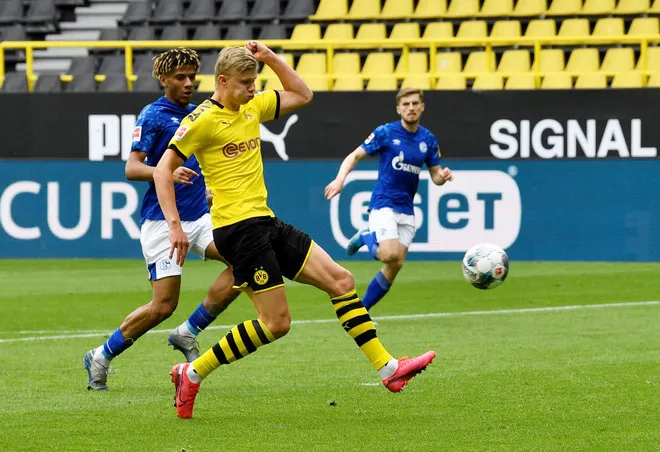 2020_05_16T141347Z_1592574968_RC2QPG9KQYZ9_RTRMADP_3_SOCCER_GERMANY_DOR_S04_REPORT 2020_05_16T141347Z_1592574968_RC2QPG9KQYZ9_RTRMADP_3_SOCCER_GERMANY_DOR_S04_REPORT