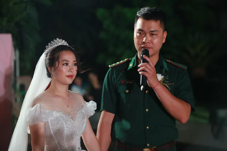 Điều ước thứ 7: Đám cưới đặc biệt của người chiến sĩ giữa mùa dịch COVID-19 - Ảnh 8. Điều ước thứ 7: Đám cưới đặc biệt của người chiến sĩ giữa mùa dịch COVID-19 - Ảnh 8.
