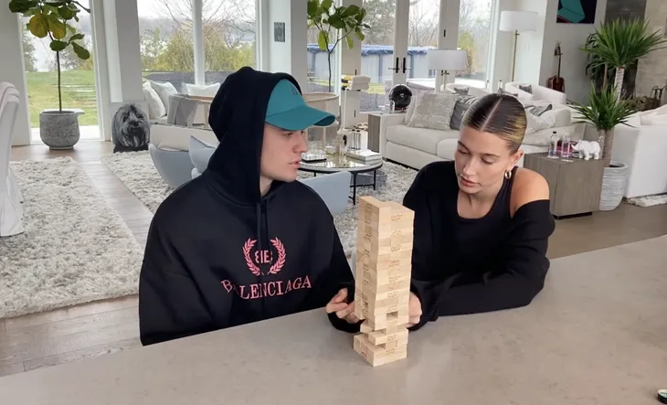 Bị chỉ trích nặng nề, vợ Justin Bieber từng cảm thấy tội lỗi vì kết hôn - Ảnh 1. Bị chỉ trích nặng nề, vợ Justin Bieber từng cảm thấy tội lỗi vì kết hôn - Ảnh 1.