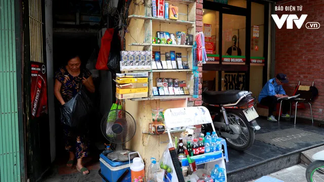 Chật vật mưu sinh dọc phố cổ Hà Nội thời kỳ bình thường mới - Ảnh 2. Chật vật mưu sinh dọc phố cổ Hà Nội thời kỳ bình thường mới - Ảnh 2.