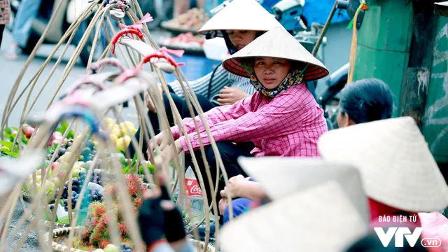 Chật vật mưu sinh dọc phố cổ Hà Nội thời kỳ bình thường mới - Ảnh 10. Chật vật mưu sinh dọc phố cổ Hà Nội thời kỳ bình thường mới - Ảnh 10.
