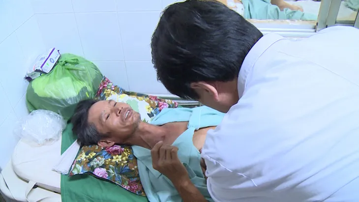 13 trong tổng số 14 bệnh nhân vụ sập tường ở Đồng Nai đã ra viện - Ảnh 2. 13 trong tổng số 14 bệnh nhân vụ sập tường ở Đồng Nai đã ra viện - Ảnh 2.