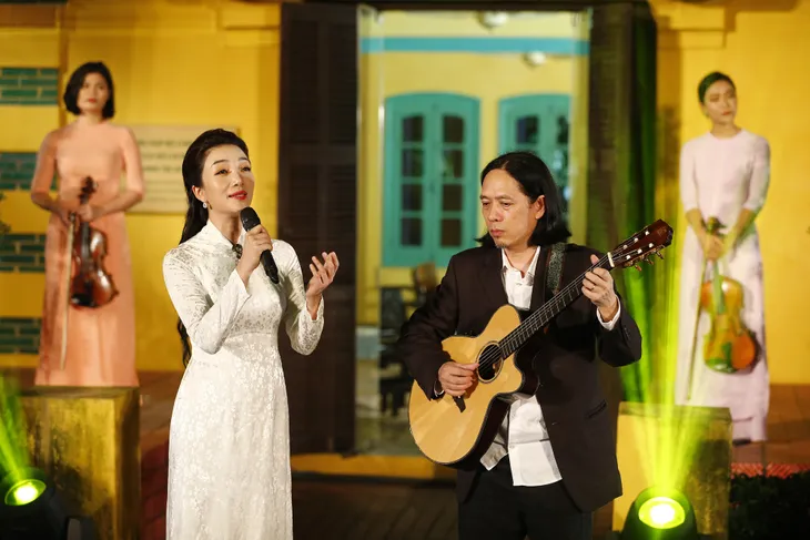Lắng đọng đầy cảm xúc trong cầu truyền hình kỷ niệm 130 năm sinh Chủ tịch Hồ Chí Minh - Ảnh 2.