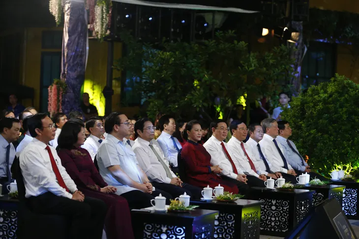 Lắng đọng đầy cảm xúc trong cầu truyền hình kỷ niệm 130 năm sinh Chủ tịch Hồ Chí Minh - Ảnh 3.