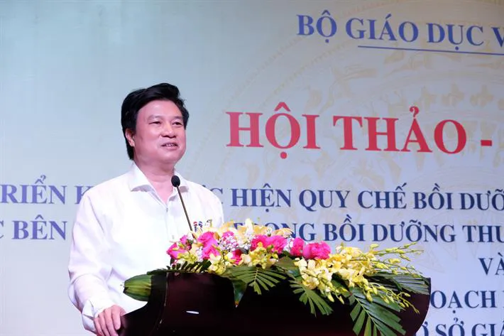 100% giáo viên dạy lớp 1 được bồi dưỡng trước 30/7 - Ảnh 1. 100% giáo viên dạy lớp 1 được bồi dưỡng trước 30/7 - Ảnh 1.
