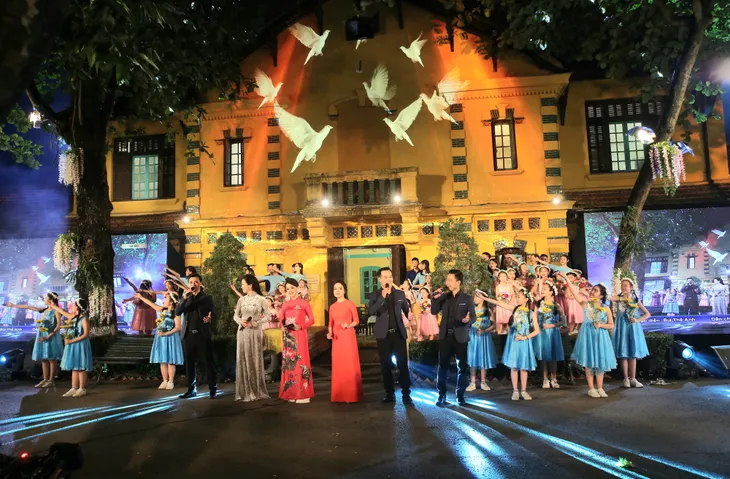 Những hình ảnh ấn tượng từ cầu truyền hình Hồ Chí Minh - Sáng ngời ý chí Việt Nam - Ảnh 5.