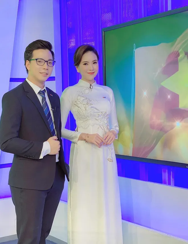 Diện áo dài trắng, Mai Ngọc sang trọng, Hoài Anh như thiếu nữ - Ảnh 6. Diện áo dài trắng, Mai Ngọc sang trọng, Hoài Anh như thiếu nữ - Ảnh 6.