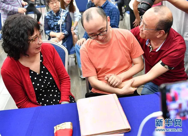 Đoàn tụ gia đình sau 32 năm bị bắt cóc nhờ công nghệ nhận diện khuôn mặt - Ảnh 2.
