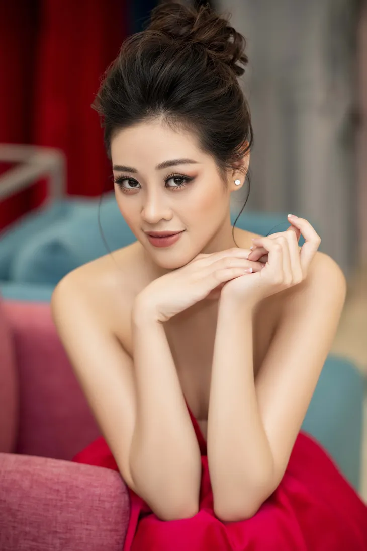 Hoa hậu Khánh Vân bất ngờ xuất hiện rạng rỡ tại Hà Nội - Ảnh 2. Hoa hậu Khánh Vân bất ngờ xuất hiện rạng rỡ tại Hà Nội - Ảnh 2.