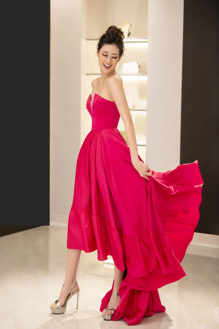 Hoa hậu Khánh Vân bất ngờ xuất hiện rạng rỡ tại Hà Nội - Ảnh 5. Hoa hậu Khánh Vân bất ngờ xuất hiện rạng rỡ tại Hà Nội - Ảnh 5.