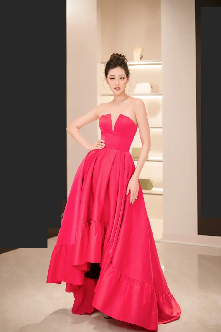 Hoa hậu Khánh Vân bất ngờ xuất hiện rạng rỡ tại Hà Nội - Ảnh 8. Hoa hậu Khánh Vân bất ngờ xuất hiện rạng rỡ tại Hà Nội - Ảnh 8.