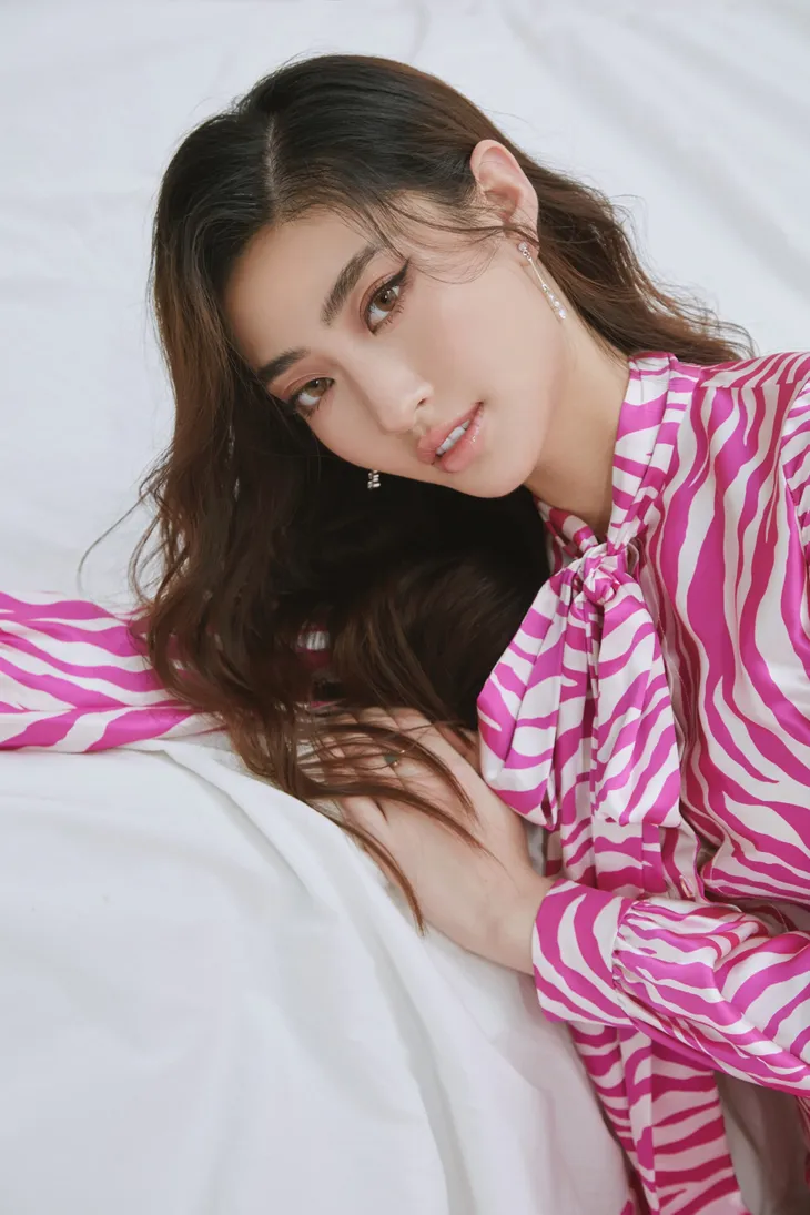 Sau Miss World, Lương Thùy Linh tiếp tục đi thi Miss International 2020? - Ảnh 8. Sau Miss World, Lương Thùy Linh tiếp tục đi thi Miss International 2020? - Ảnh 8.