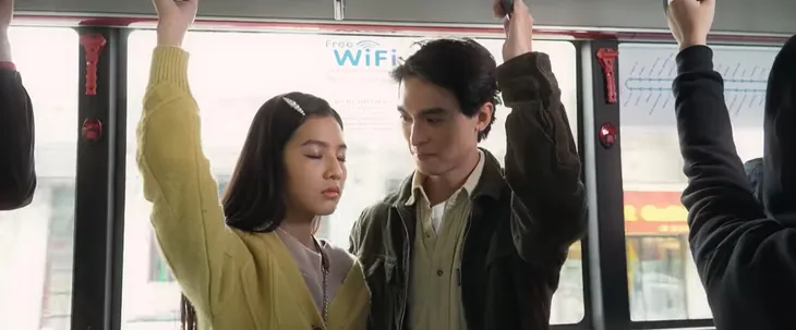 Nhà trọ Balanha - Tập 27: Chết cười màn tranh thủ hôn trên xe bus của Lâm - Hân - Ảnh 1. Nhà trọ Balanha - Tập 27: Chết cười màn tranh thủ hôn trên xe bus của Lâm - Hân - Ảnh 1.