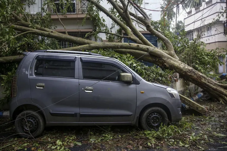 Siêu bão Amphan tàn phá Ấn Độ và Bangladesh, ít nhất 20 người thiệt mạng - Ảnh 8. Siêu bão Amphan tàn phá Ấn Độ và Bangladesh, ít nhất 20 người thiệt mạng - Ảnh 8.