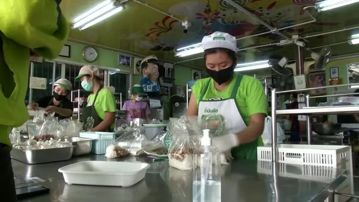 Dịch vụ giao đồ ăn trực tuyến làm gia tăng rác thải nhựa - Ảnh 1. Dịch vụ giao đồ ăn trực tuyến làm gia tăng rác thải nhựa - Ảnh 1.