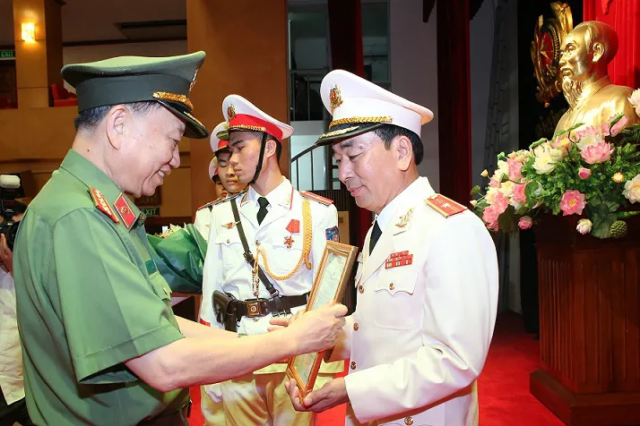 Công bố các quyết định bổ nhiệm cán bộ cao cấp tại Bộ Công an - Ảnh 1. Công bố các quyết định bổ nhiệm cán bộ cao cấp tại Bộ Công an - Ảnh 1.