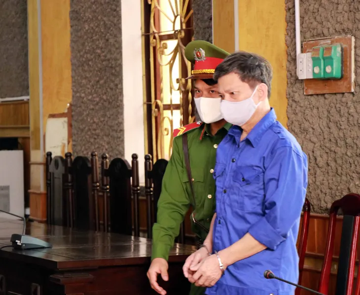 Cán bộ giáo dục nhận tiền nâng điểm tại Sơn La bị truy tố tới án tử hình - Ảnh 1. Cán bộ giáo dục nhận tiền nâng điểm tại Sơn La bị truy tố tới án tử hình - Ảnh 1.