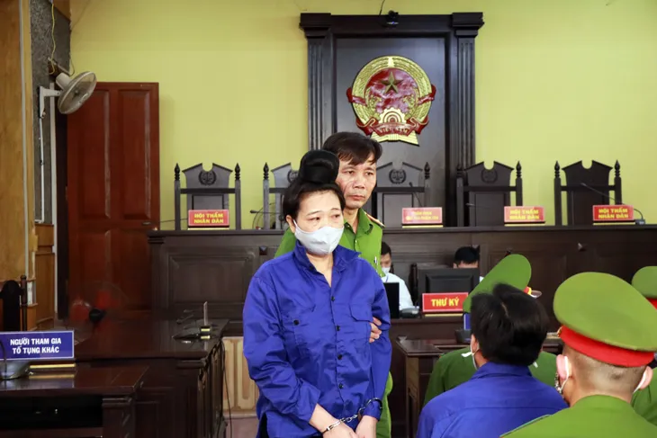 Cán bộ giáo dục nhận tiền nâng điểm tại Sơn La bị truy tố tới án tử hình - Ảnh 8. Cán bộ giáo dục nhận tiền nâng điểm tại Sơn La bị truy tố tới án tử hình - Ảnh 8.