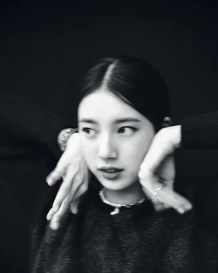 Suzy quý phái khác thường trên Vogue - Ảnh 2. Suzy quý phái khác thường trên Vogue - Ảnh 2.