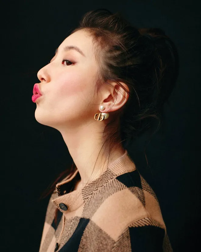 Suzy quý phái khác thường trên Vogue - Ảnh 4. Suzy quý phái khác thường trên Vogue - Ảnh 4.