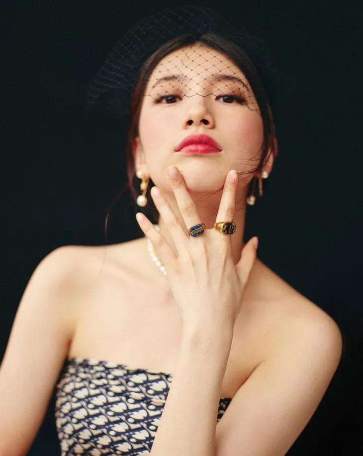 Suzy quý phái khác thường trên Vogue - Ảnh 6. Suzy quý phái khác thường trên Vogue - Ảnh 6.